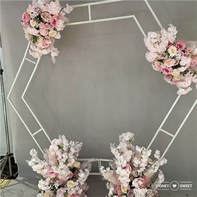 Vestuvių arkos gėlių dekoracijos