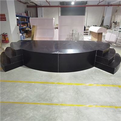 Vestuvių scena juoda