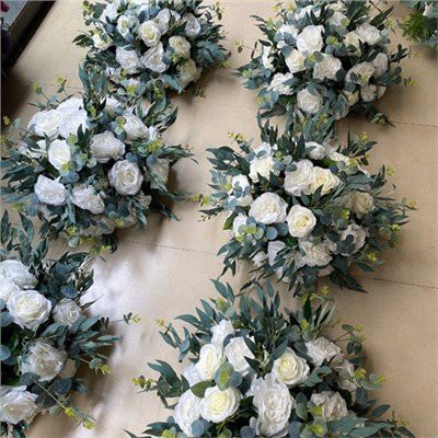 Baltos ir žalios vestuvinių gėlių puošmenos