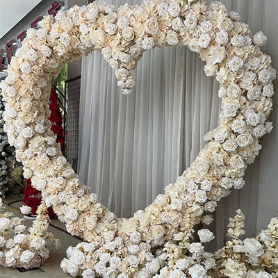 Gėlių širdies arka